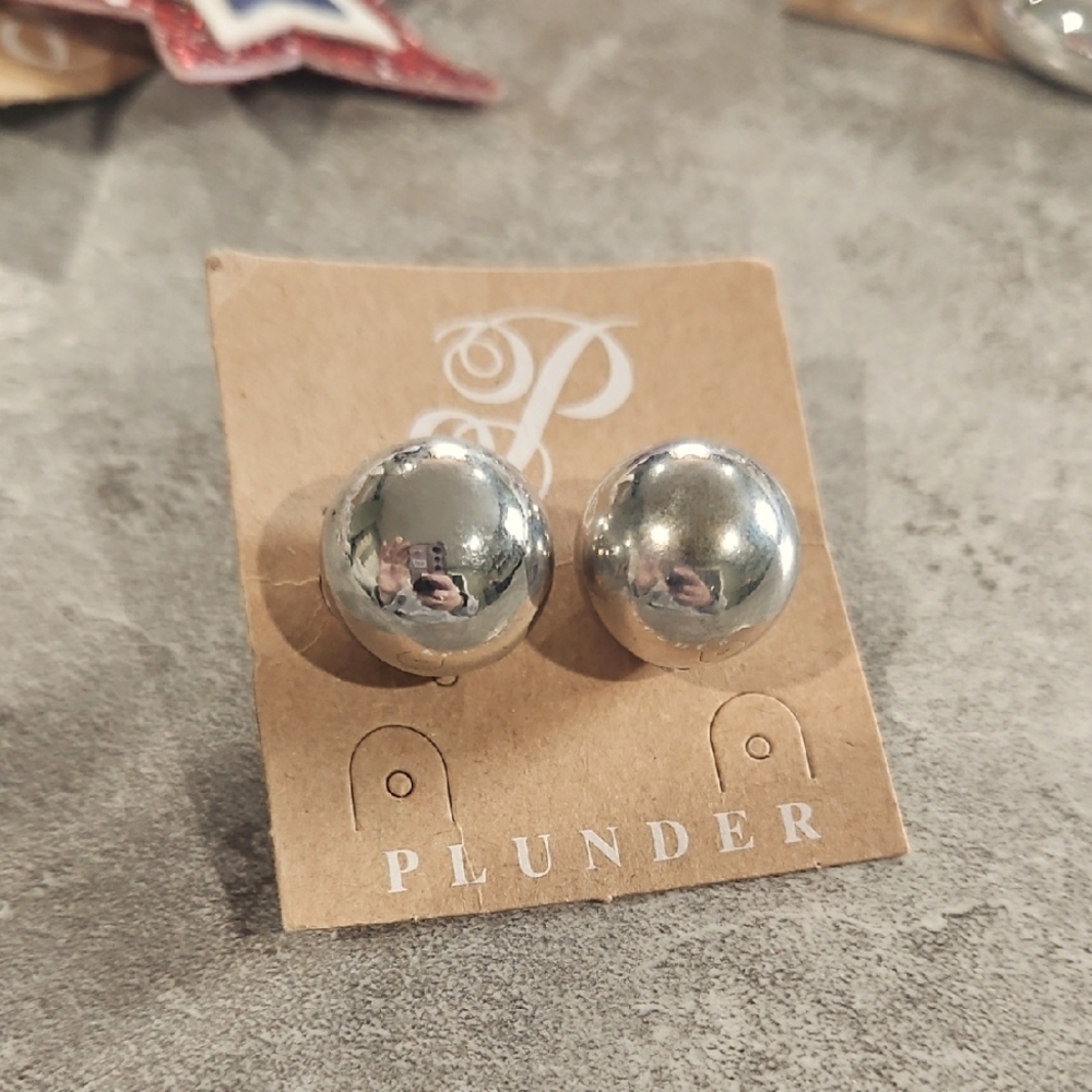 Plunder Silver Stud Earrings